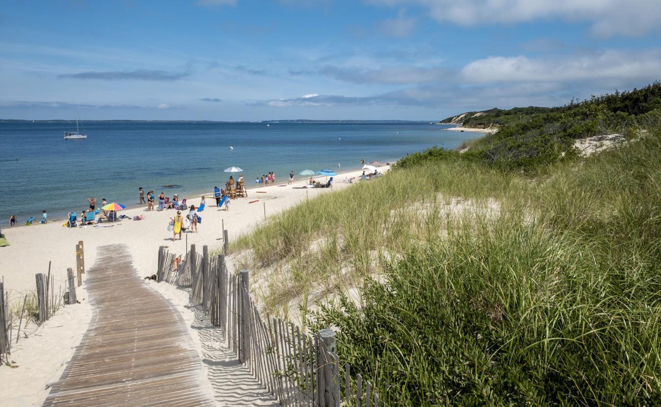 Foto af Lambert's Cove Beach med lys sand overflade