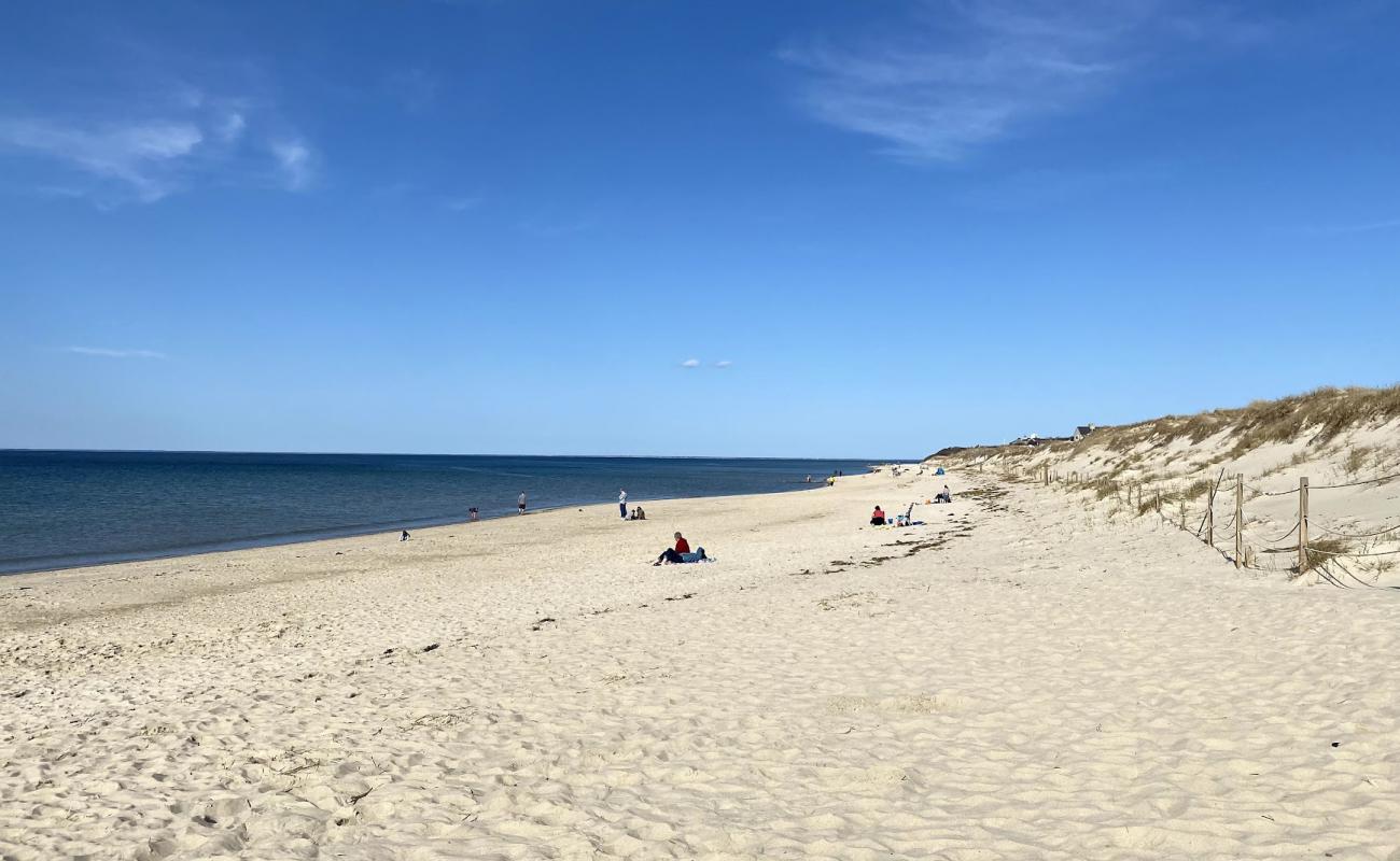 Foto af Sesuit beach med lys sand overflade