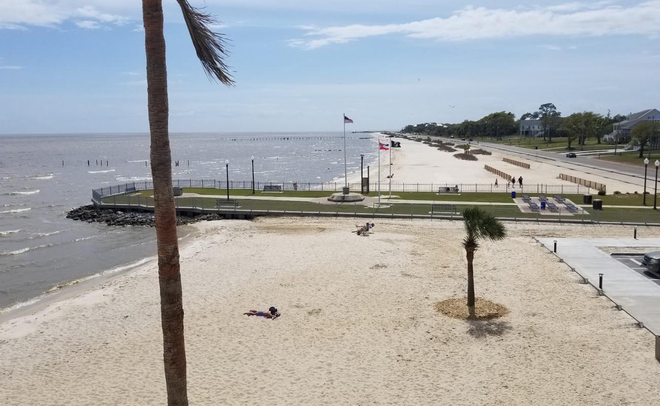 Foto af Waveland Pier beach med lys sand overflade