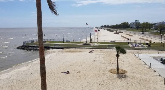 Waveland Pier beach