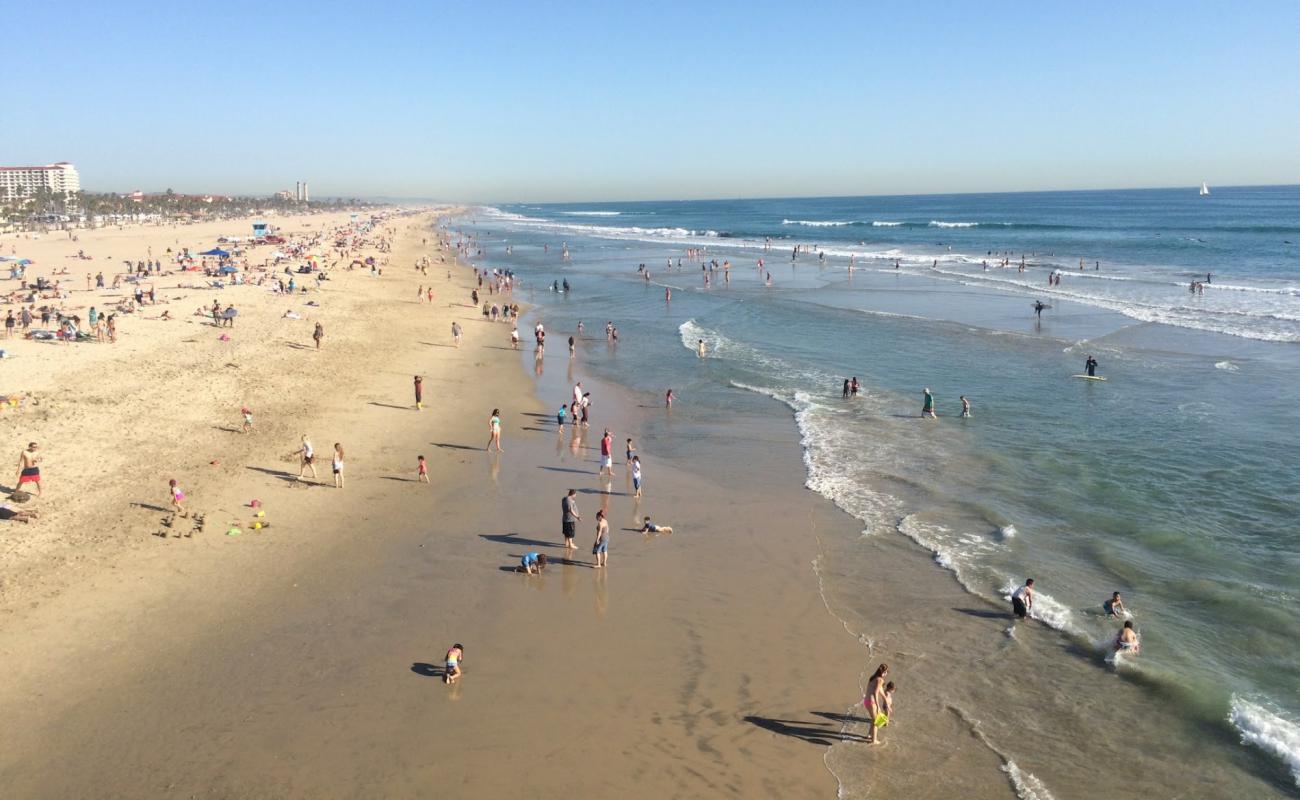 Foto af Huntington Beach med lys sand overflade