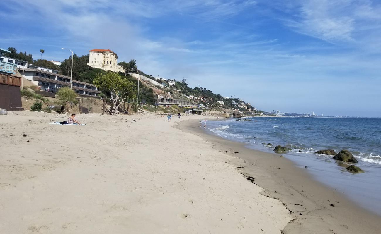 Foto af Ratner Beach med lys sand overflade