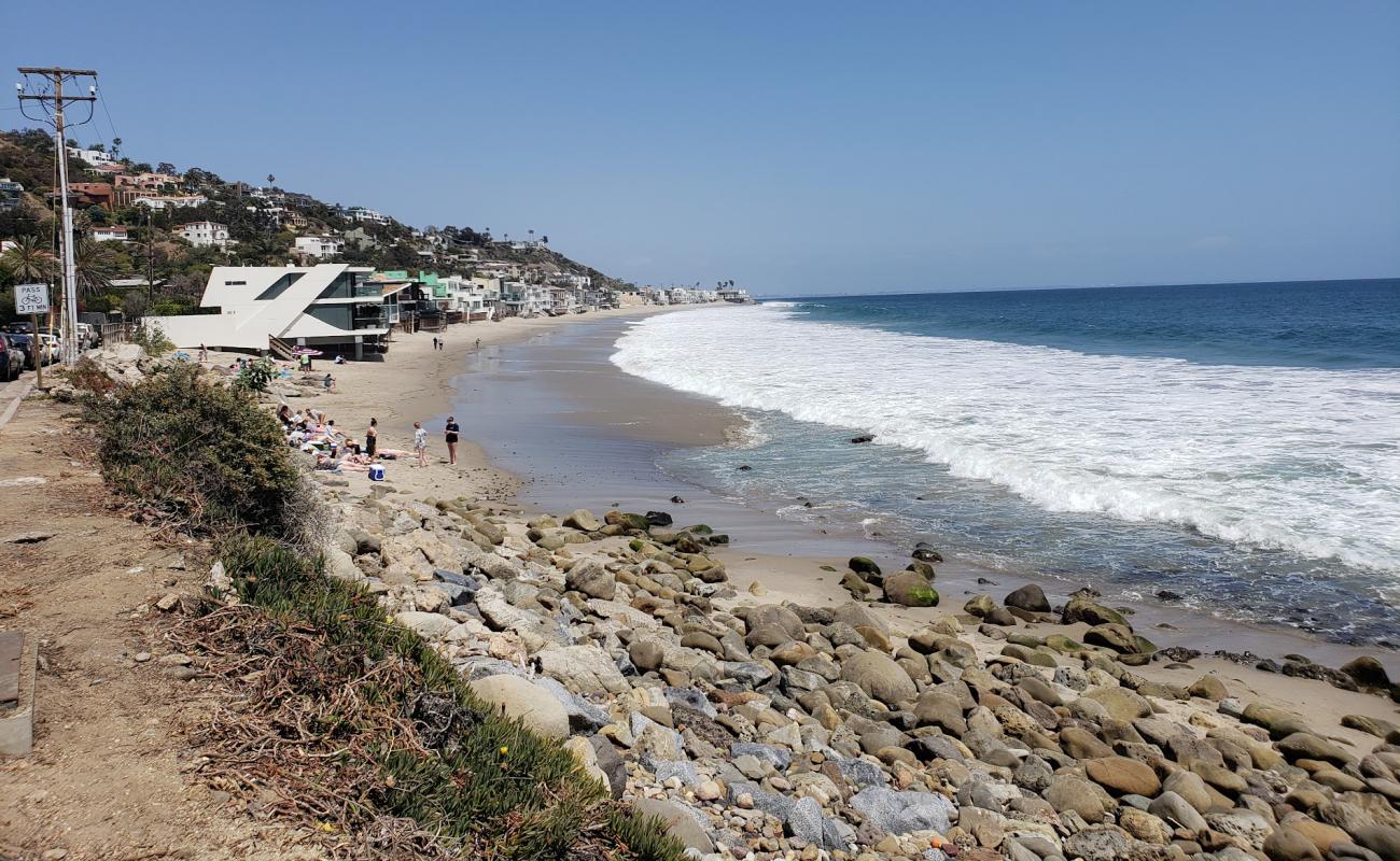 Foto af Malibu Strand med lys sand overflade