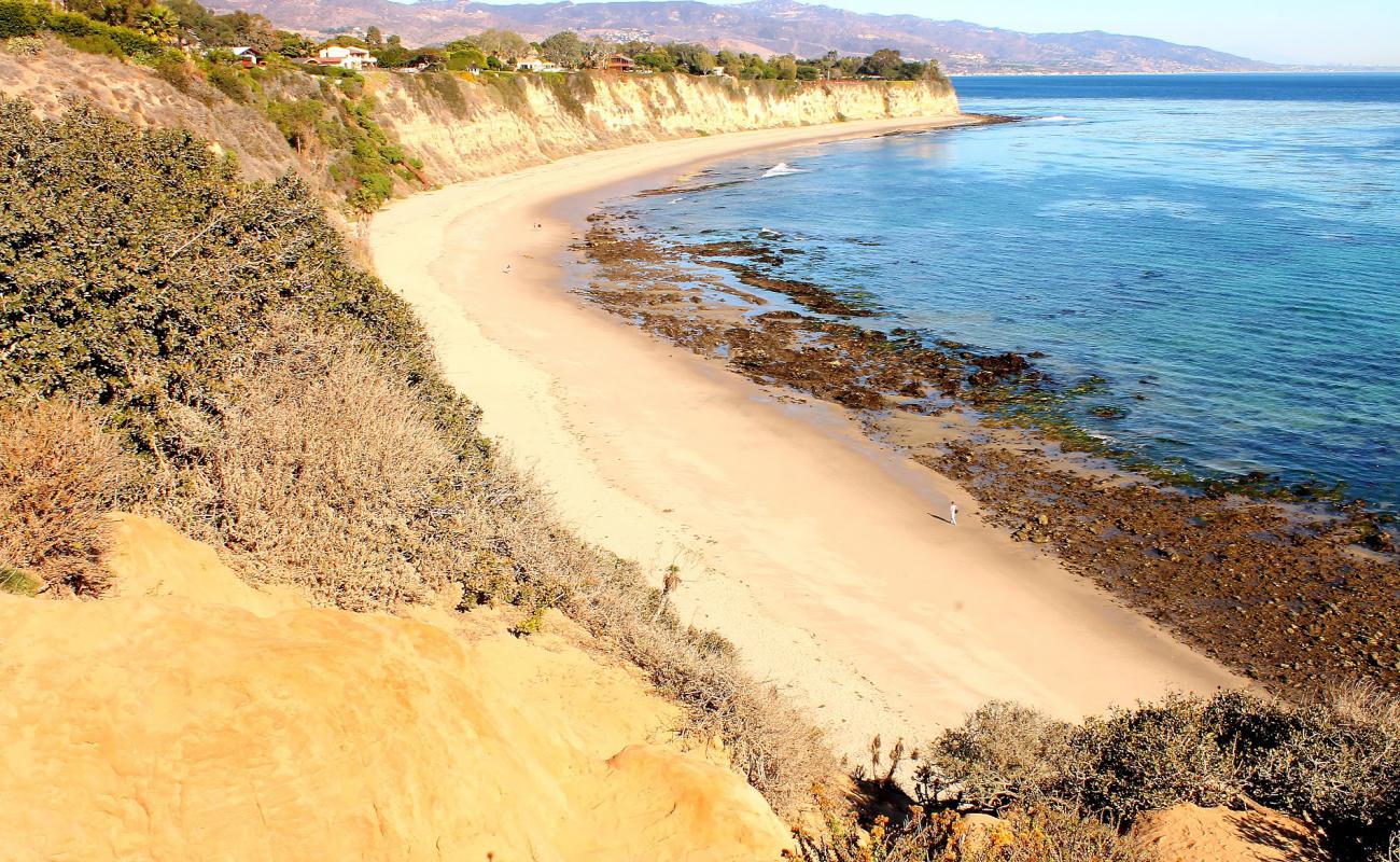 Foto af Big Dume Beach med let sand og småsten overflade