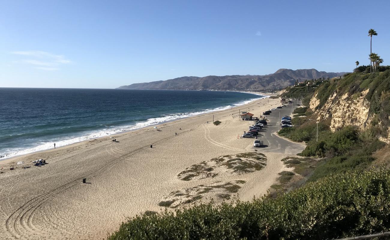 Foto af Point Dume Beach med lys sand overflade