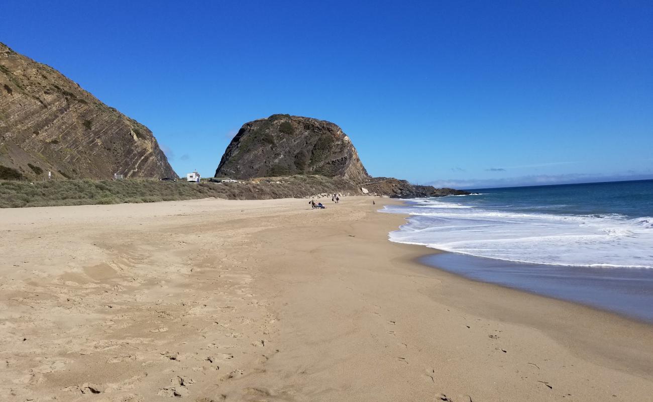 Foto af Mugu beach med lys fint sand overflade