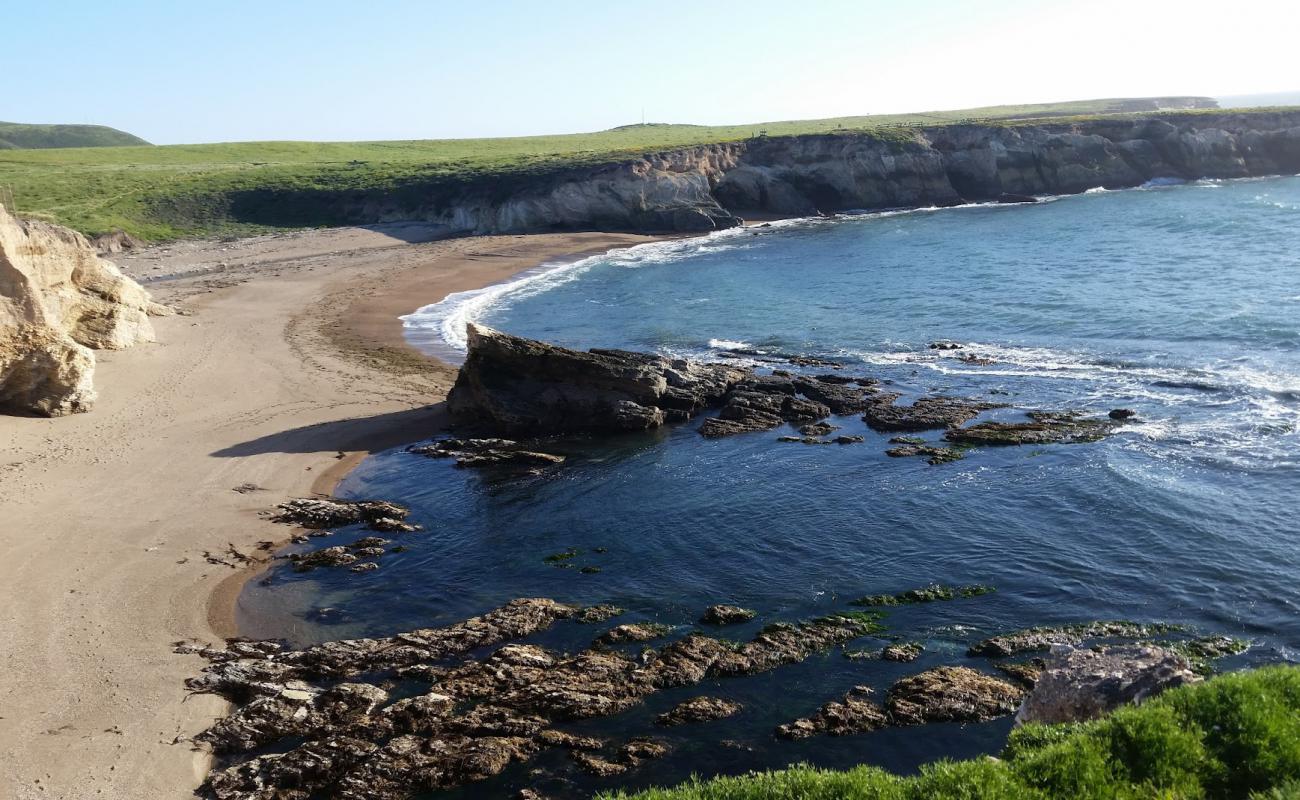 Foto af Corallina Cove Beach med let sand og småsten overflade