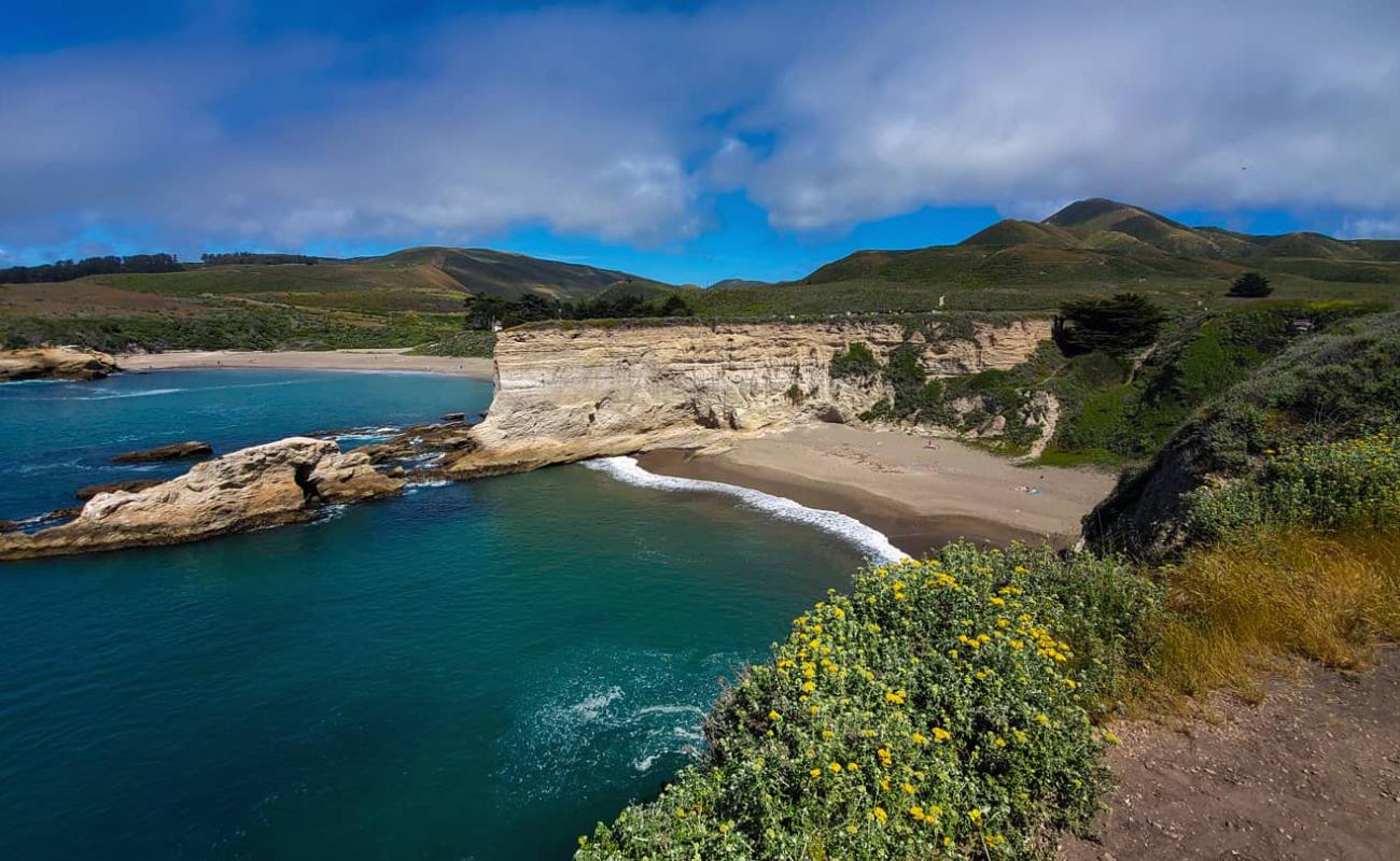 Foto af Spooner's Cove Beach med grå fin sten overflade