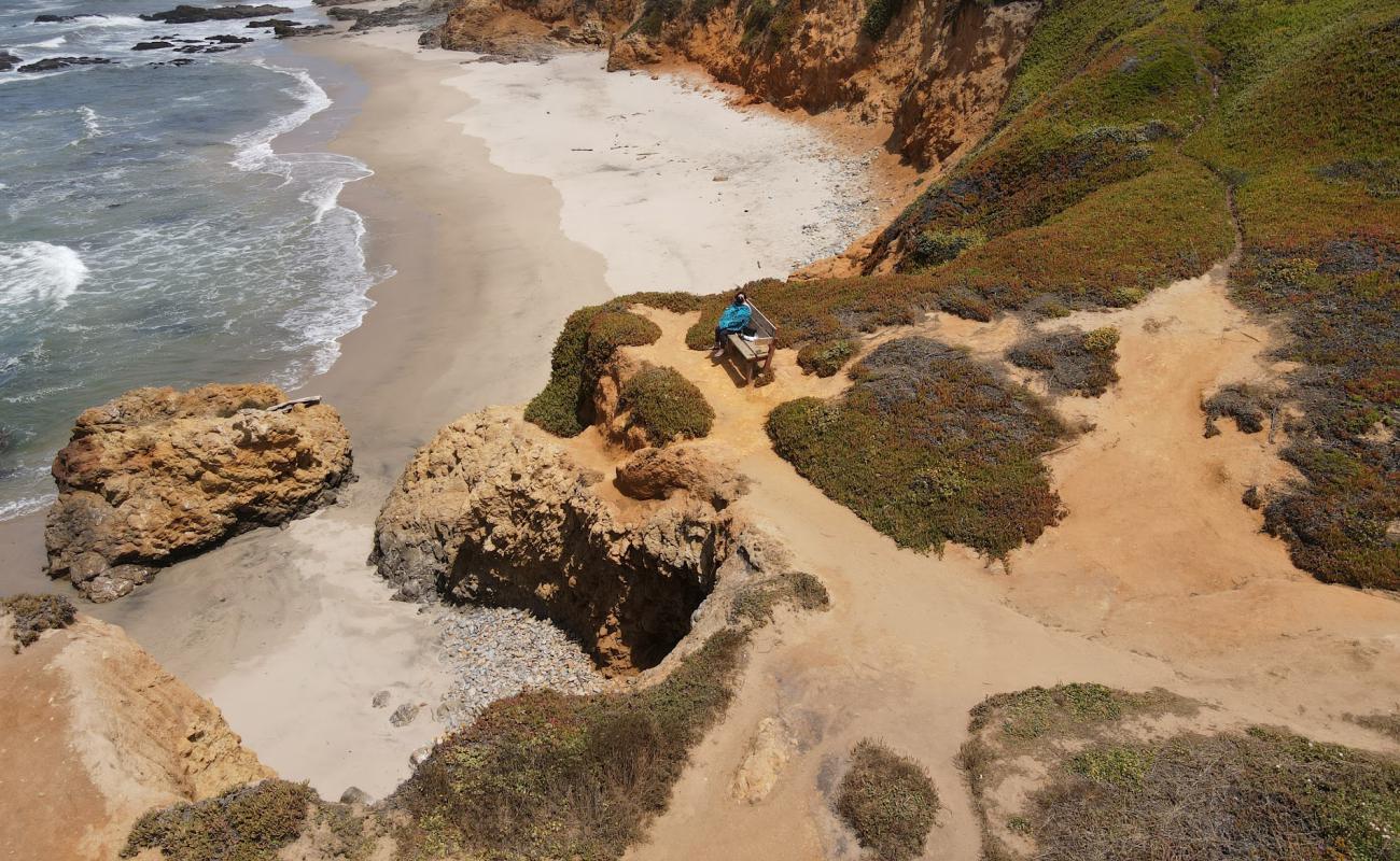 Foto af Pescadero Beach med lyst sand & sten overflade