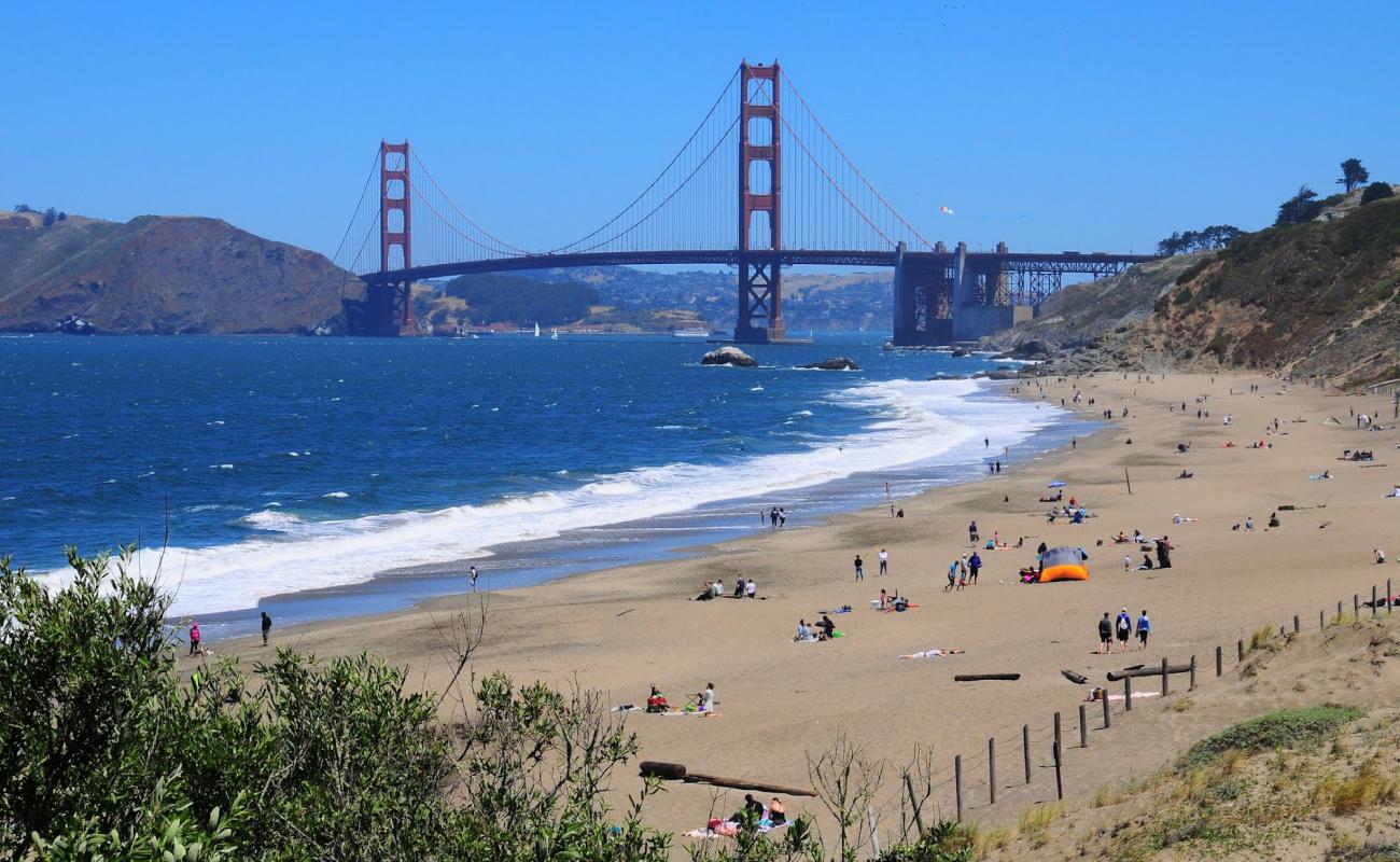 Foto af Baker Beach med lys sand overflade