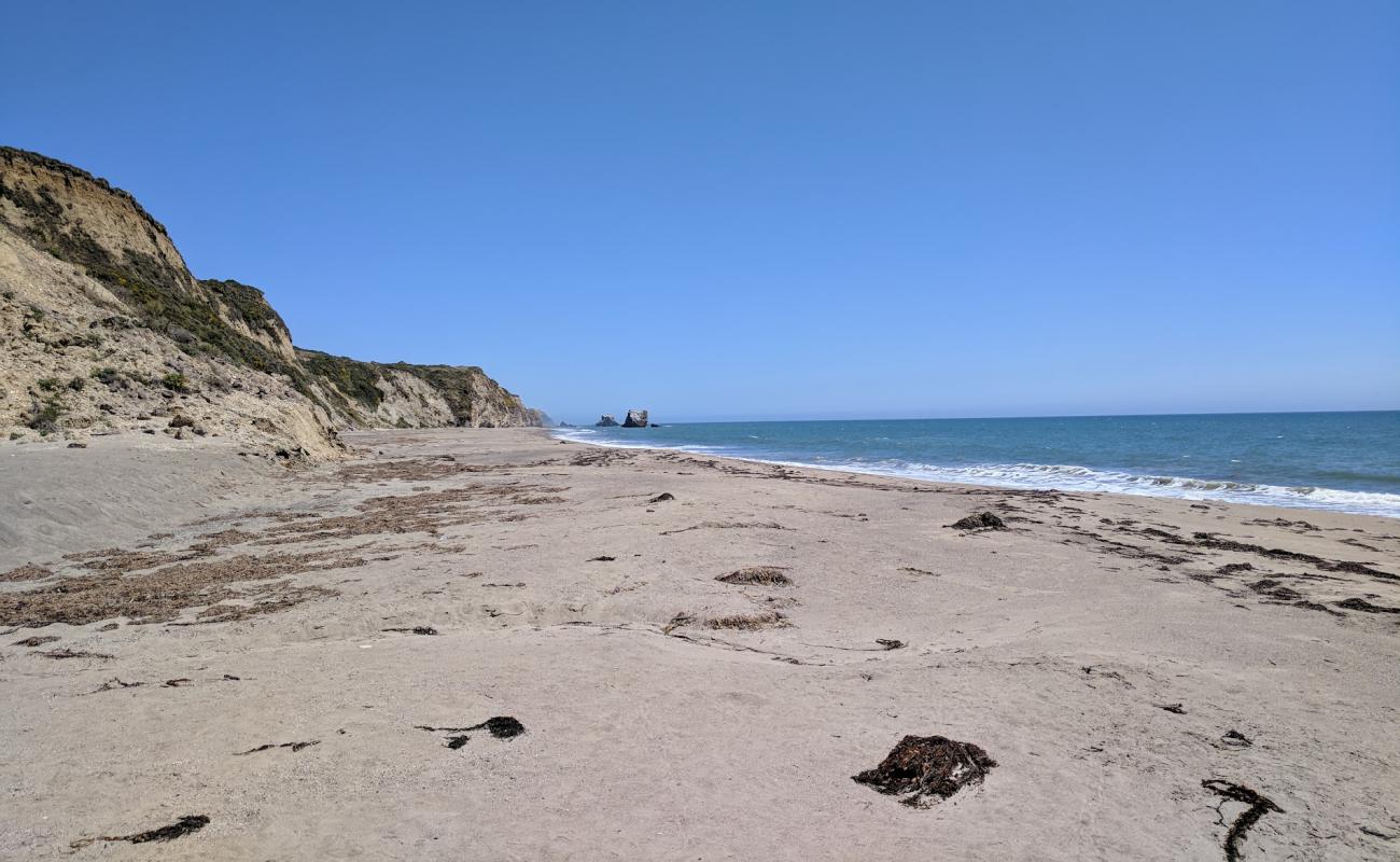 Foto af Kelham Beach med lys sand overflade