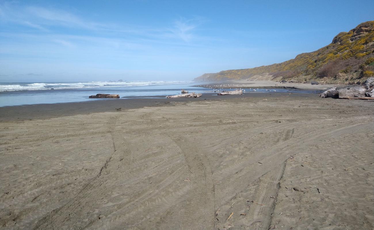 Foto af Whiskey Run Beach med lys sand overflade