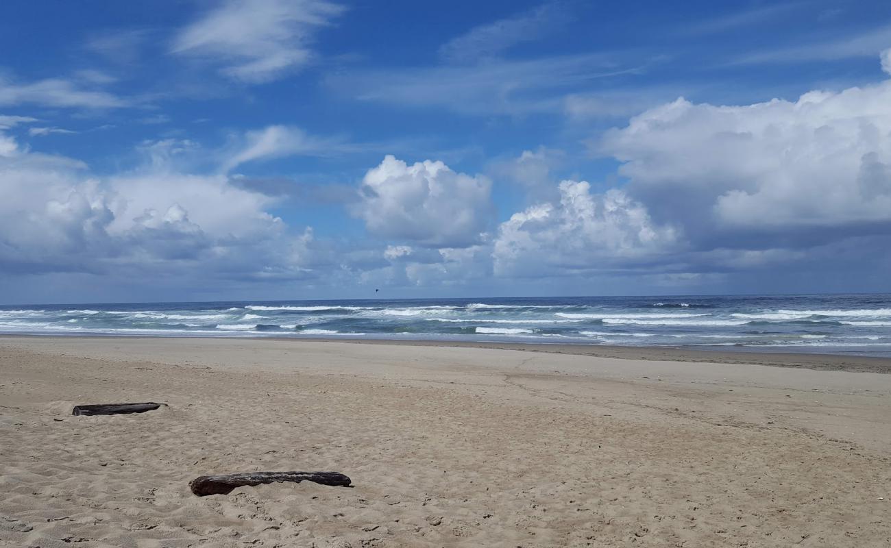 Foto af Umpqua Beach med lys sand overflade