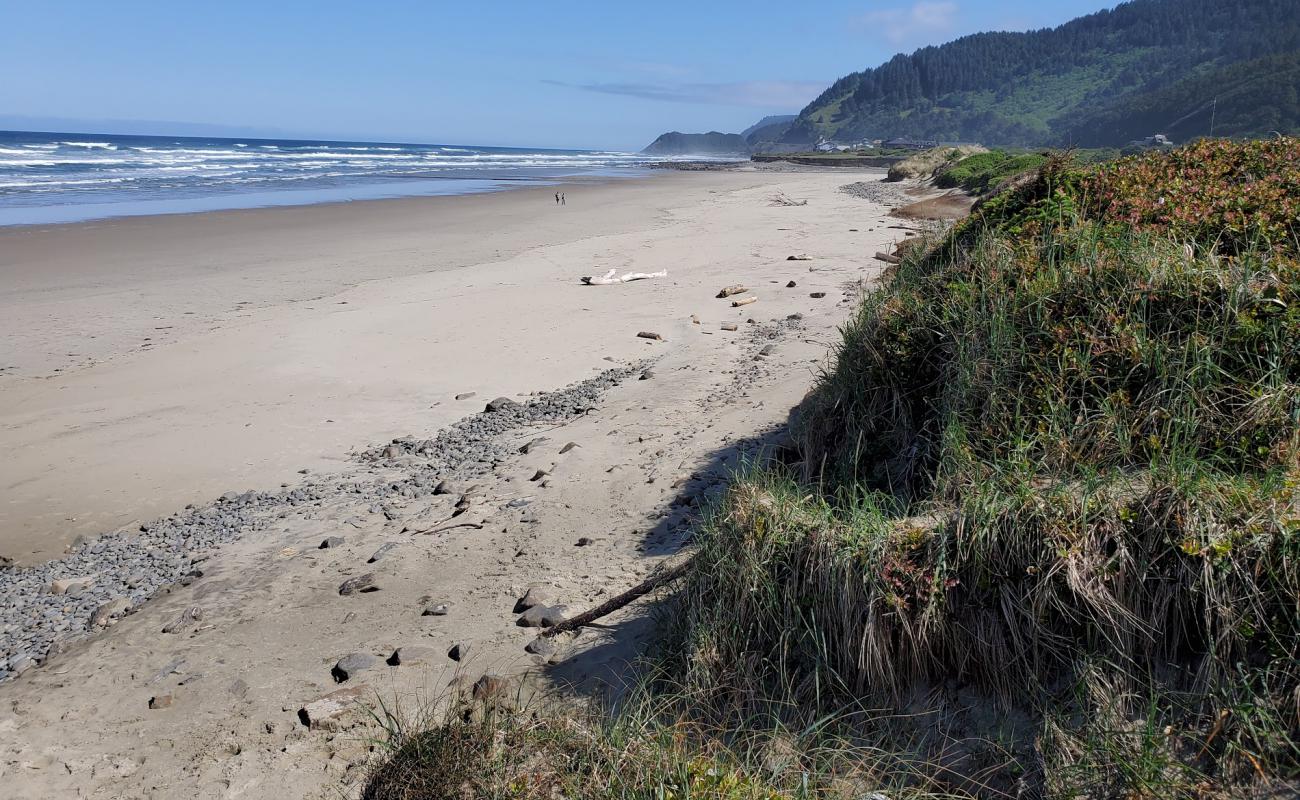 Foto af Stonefield Beach med lys sand overflade