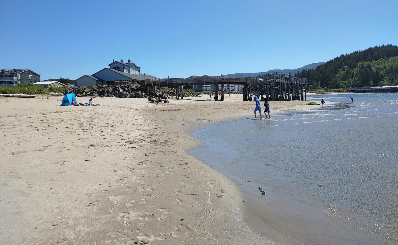 Foto af Lincoln City Beach med lys sand overflade