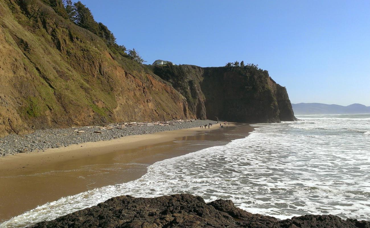 Foto af Tunnel Beach med lys sand overflade