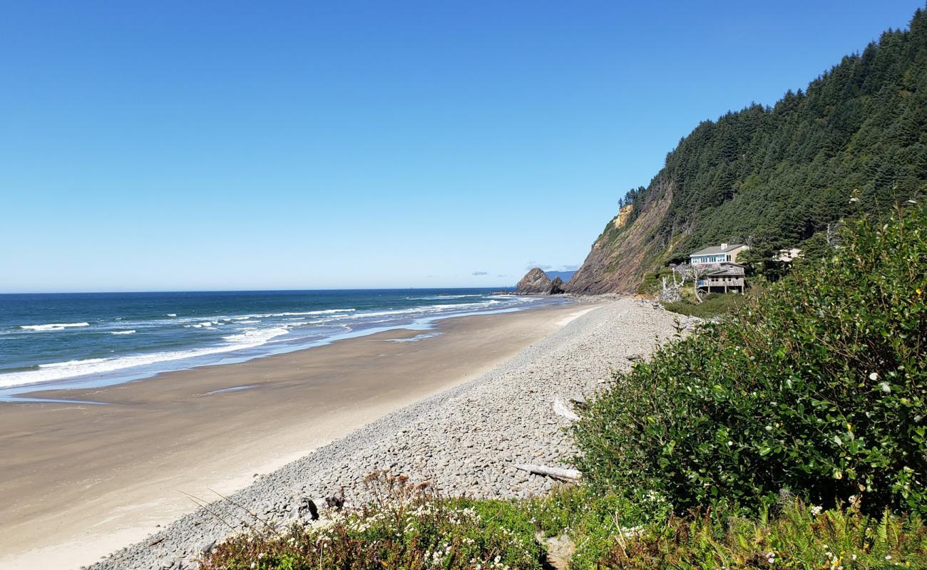 Foto af Cove Beach med let sand og småsten overflade