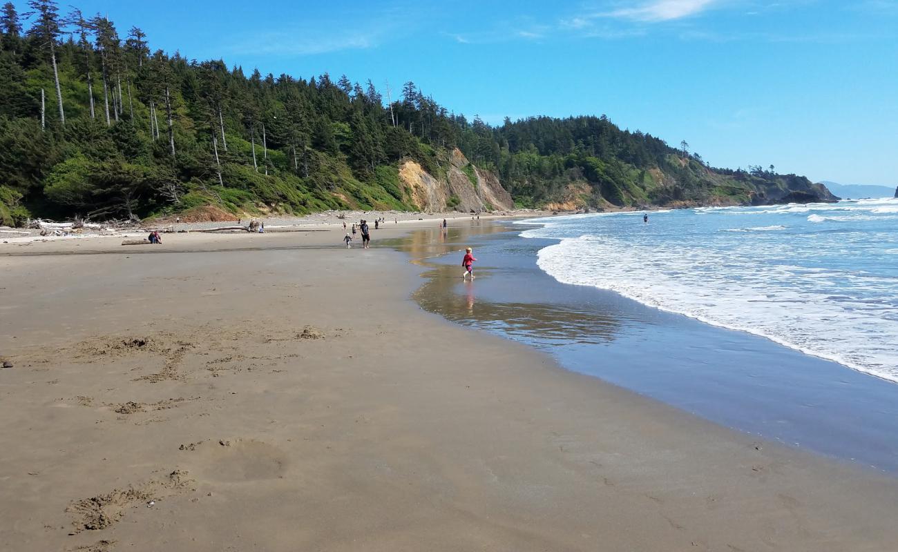 Foto af Crescent Beach med lys sand overflade