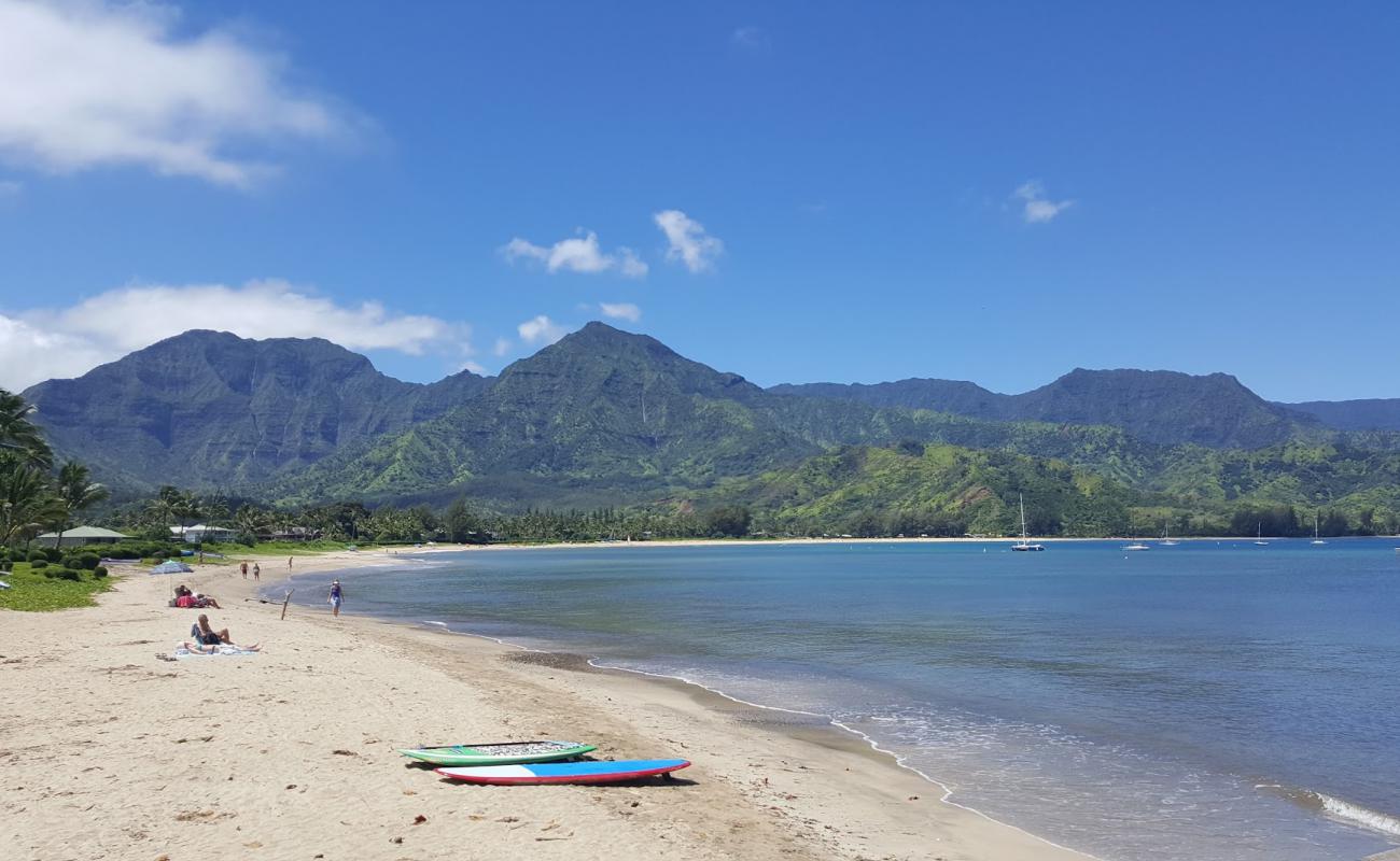 Foto af Hanalei Beach med lys sand overflade