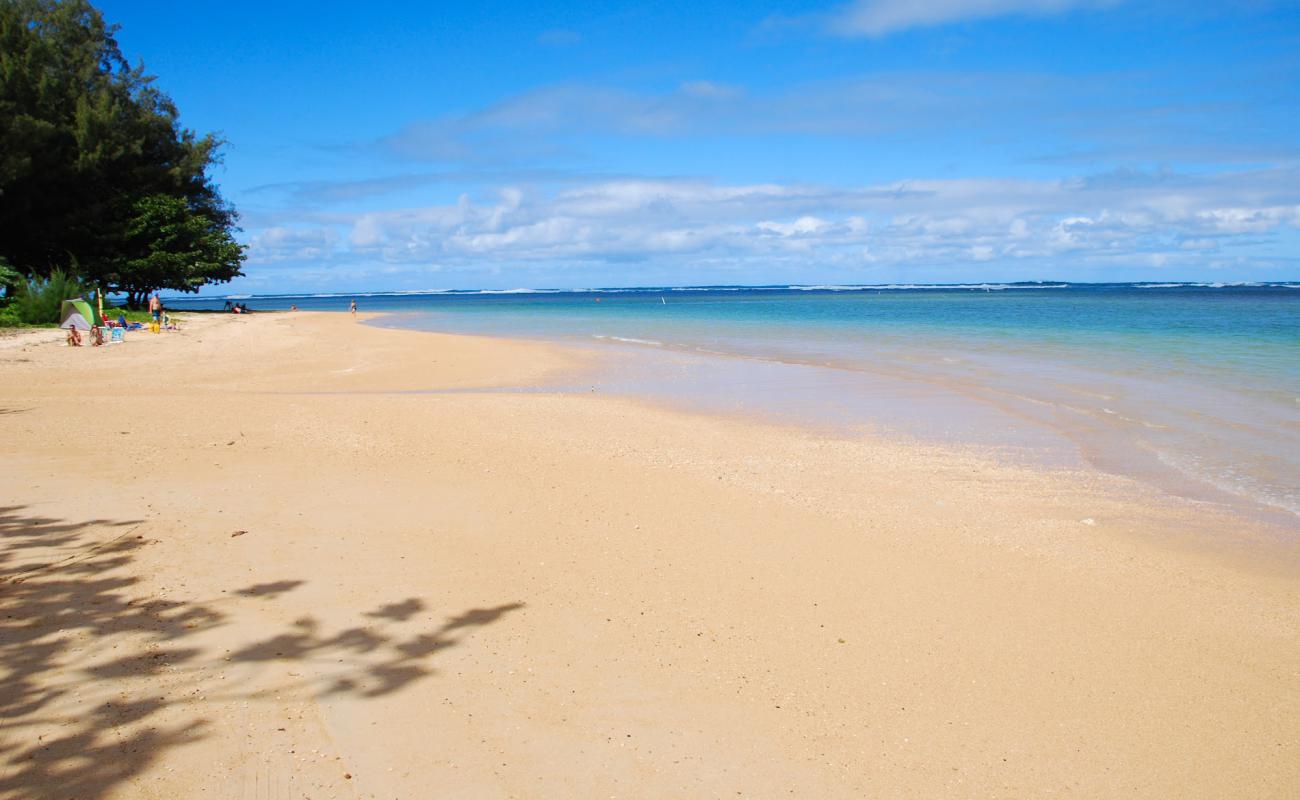 Foto af Kalihikai Beach med lys sand overflade