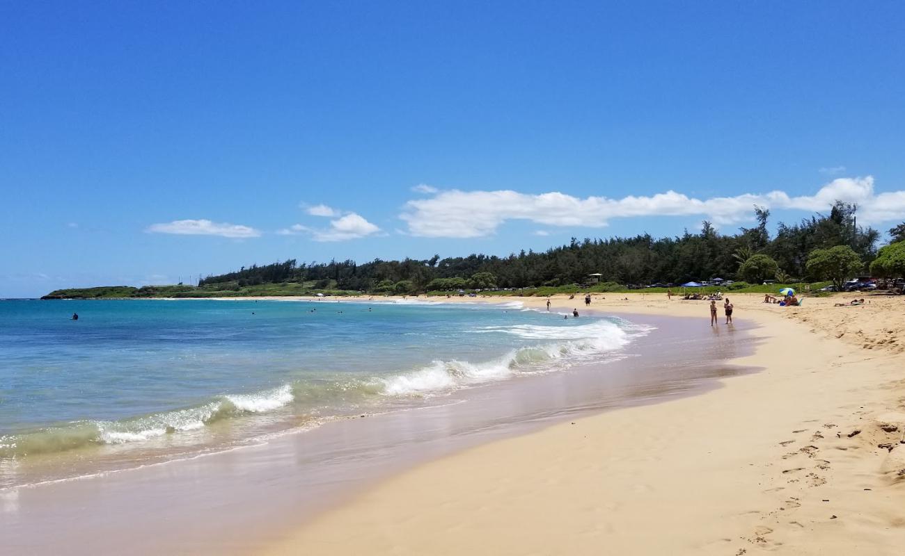 Foto af Kealia Beach med lys sand overflade