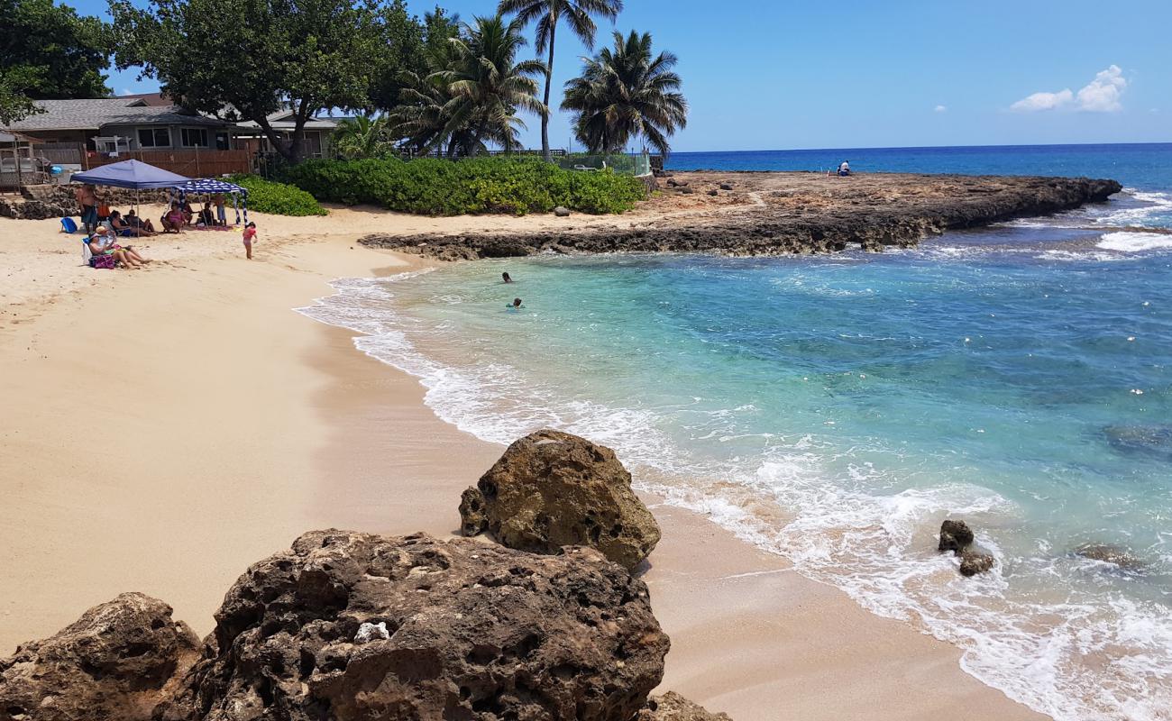 Foto af Aki's Beach med lys sand overflade