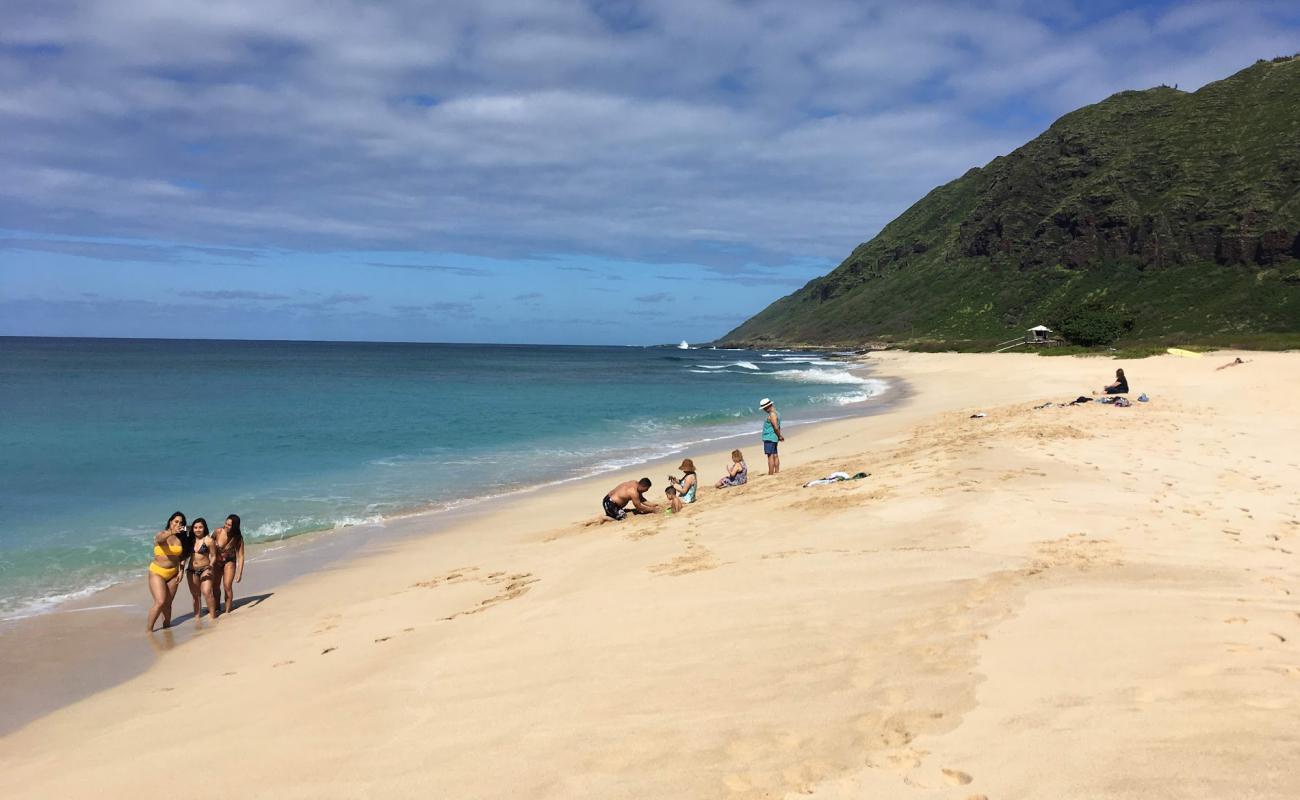 Foto af Keawaula Beach med lys sand overflade