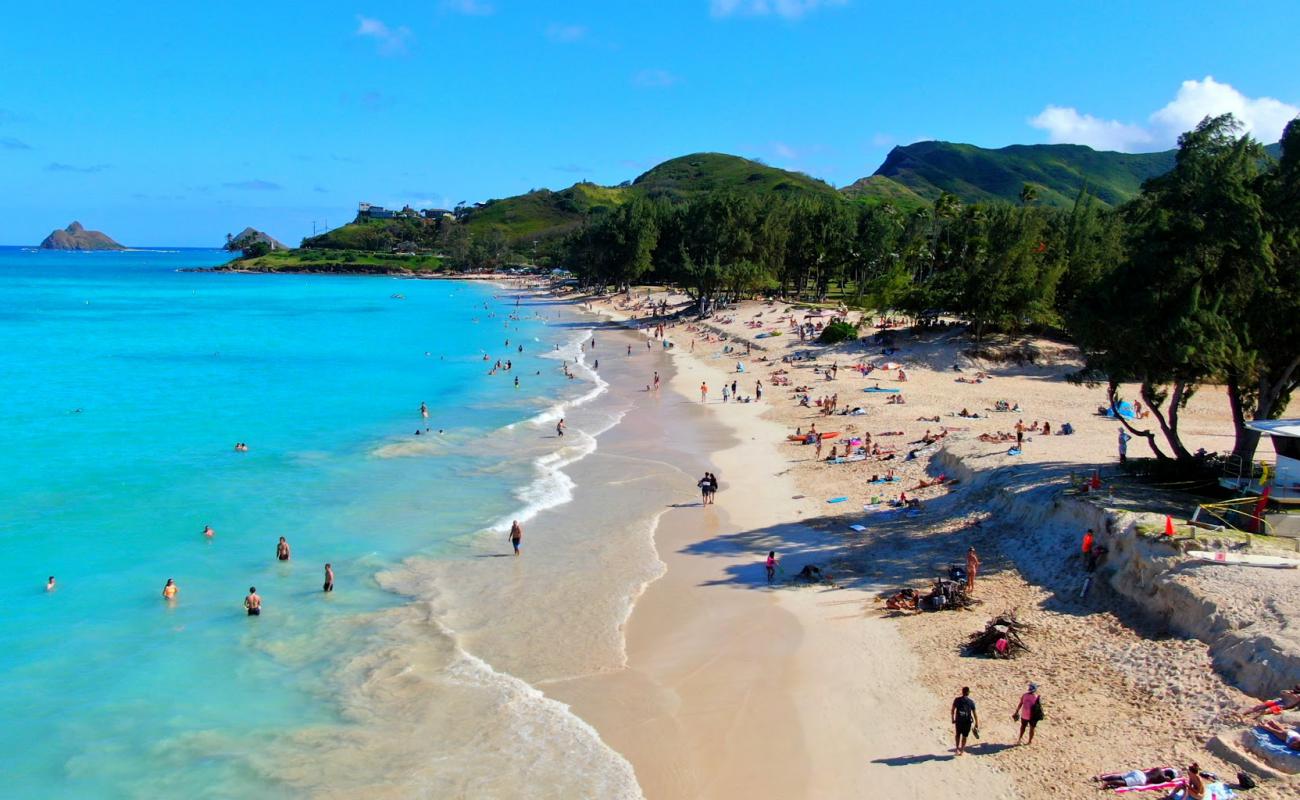 Foto af Kailua Beach med lys fint sand overflade