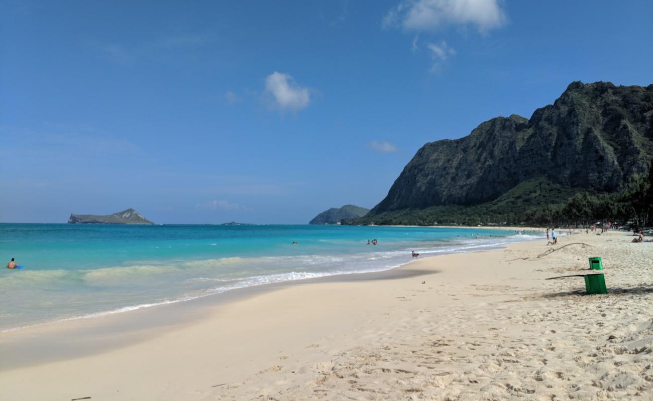 Foto af Waimanalo Beach med lys fint sand overflade