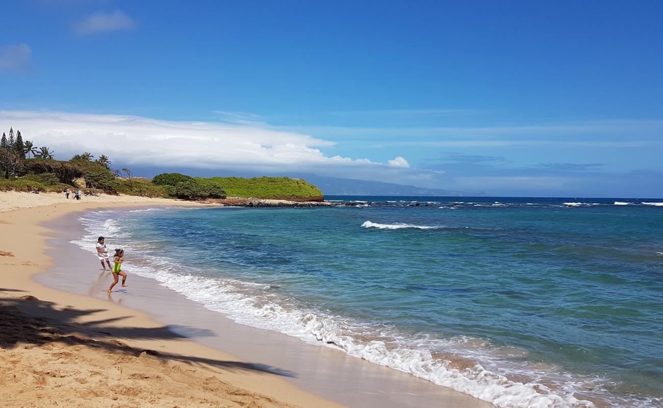 Foto af Kaulahao Beach med lys sand overflade