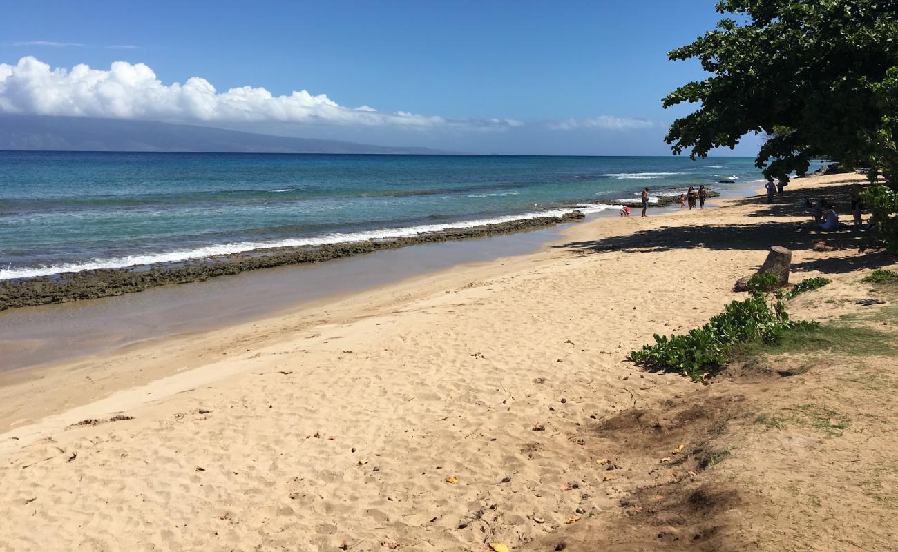 Foto af Honokowai Beach med lys sand overflade