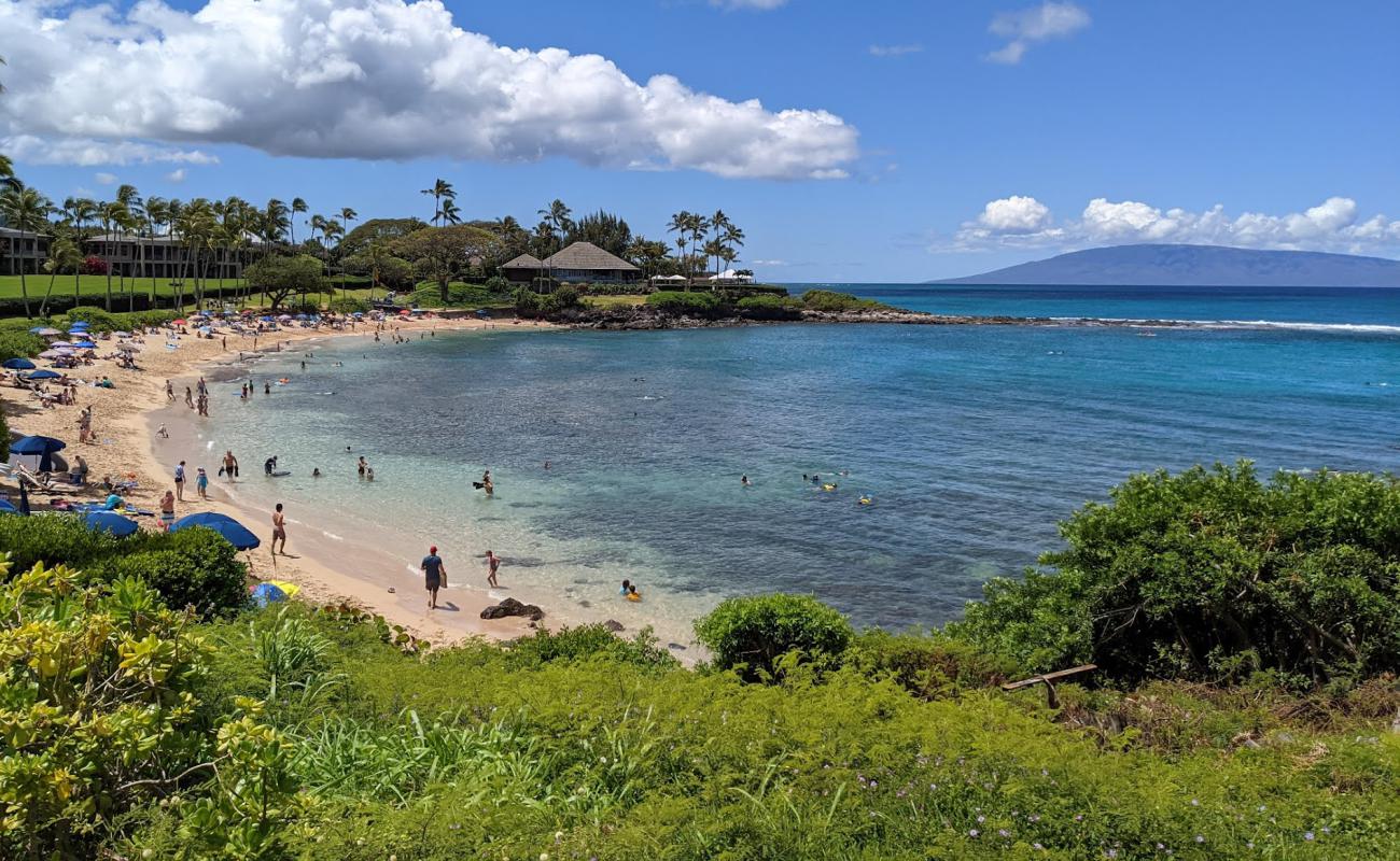 Foto af Kapalua Bay Strand med lys fint sand overflade