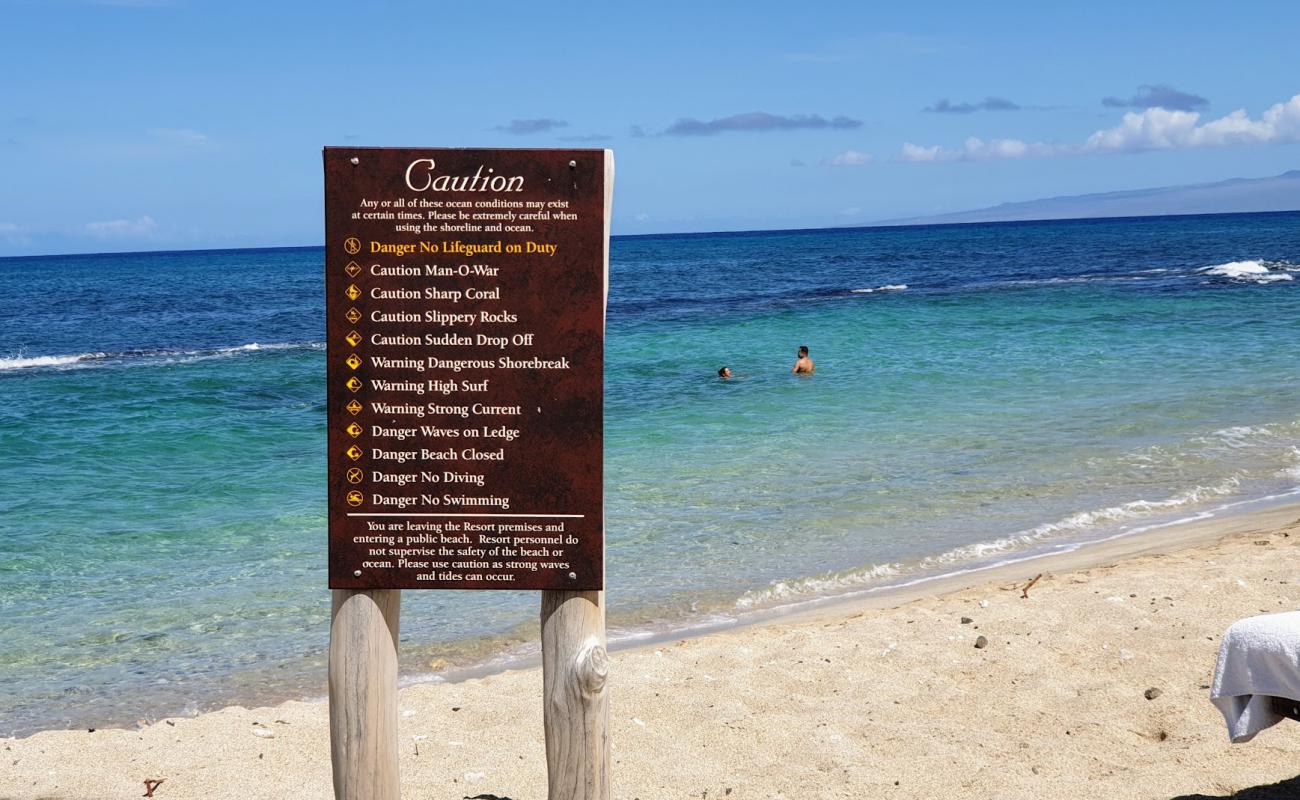 Foto af Kumukea Beach med lys sand overflade