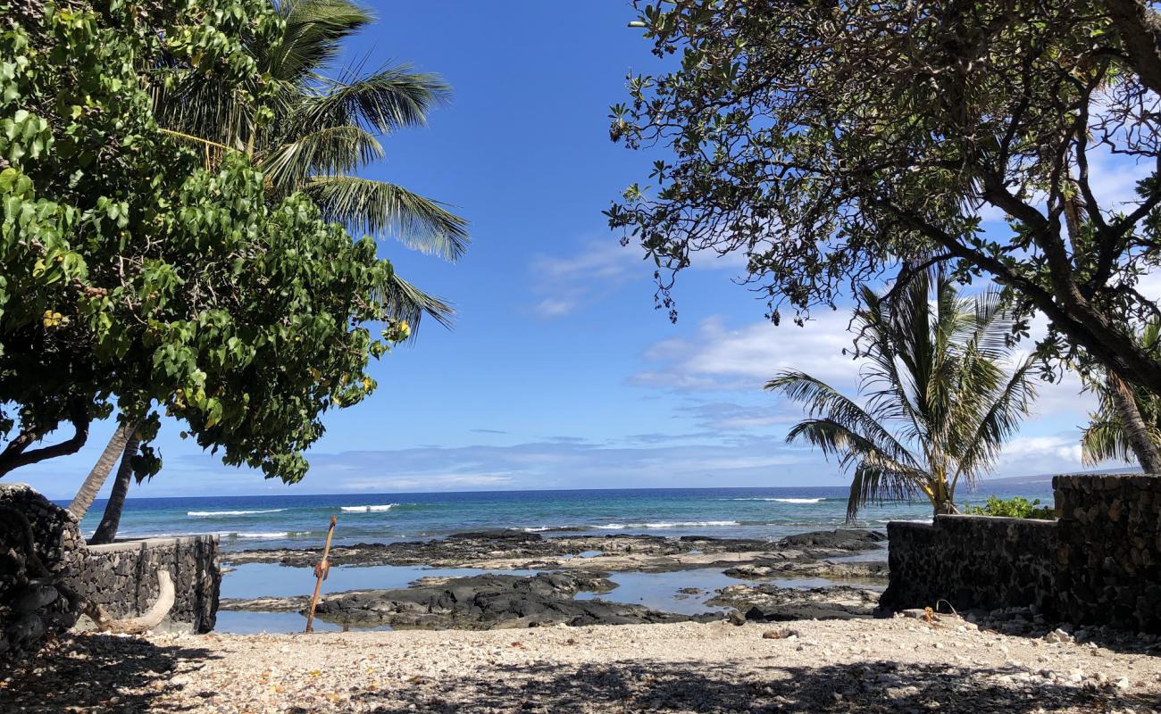 Foto af Puako Beach med gråt sand og sten overflade