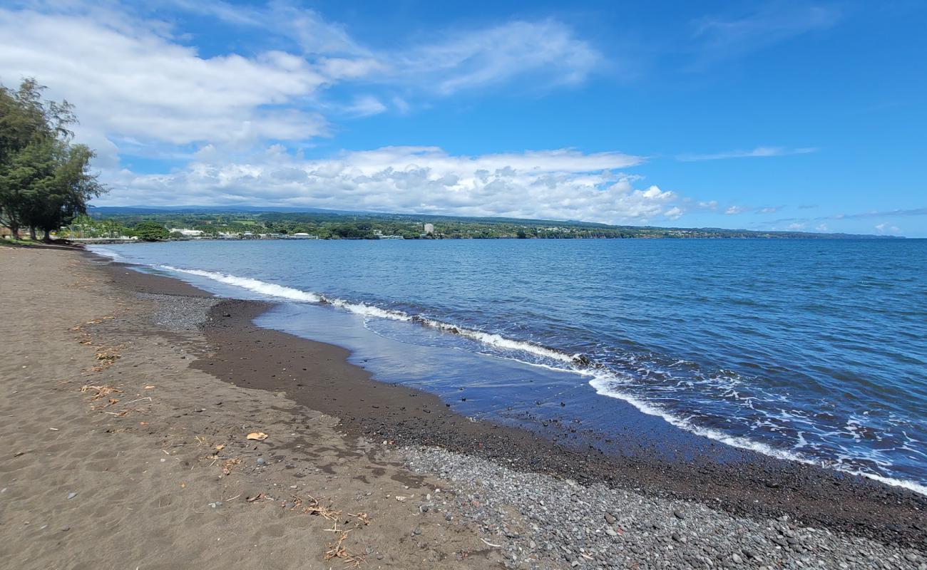 Foto af Hilo Bayfront Beach med brunt sand overflade