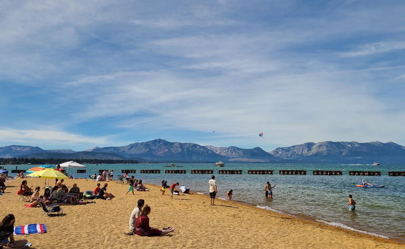 Foto af Lakeside Beach med lys sand overflade