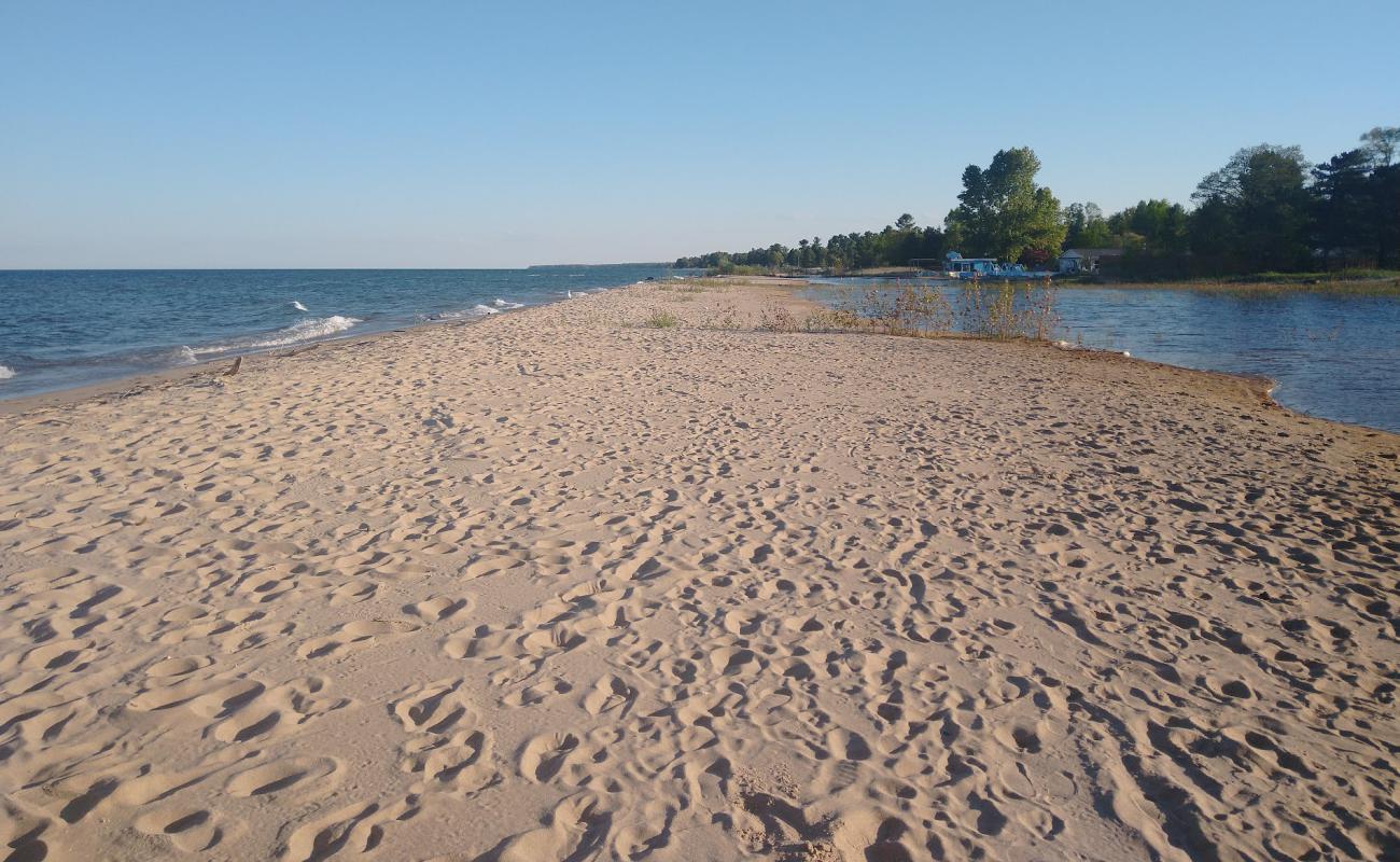 Foto af AuSable Shoreline Park Beach med lys sand overflade