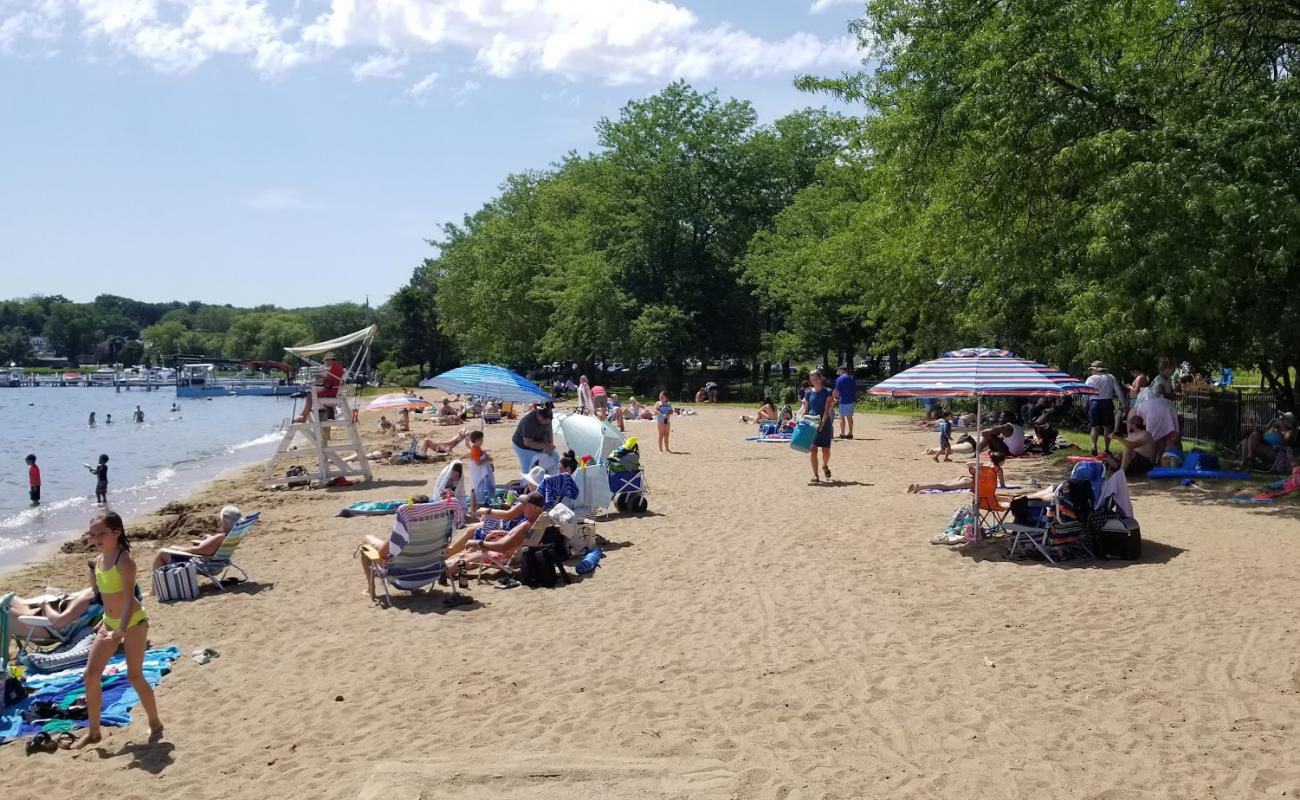 Foto af Williams Bay Beach med lys sand overflade