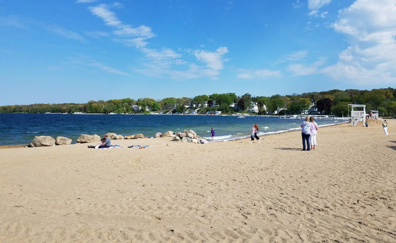 Foto af Fontana Beach med lys sand overflade