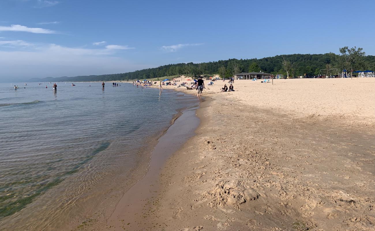 Foto af Mears Beach med lys sand overflade