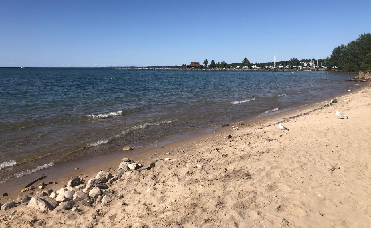 Foto af Elk Rapids Sandbar med lys sand overflade