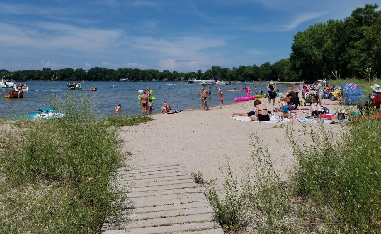 Foto af Haines Beach med lys sand overflade