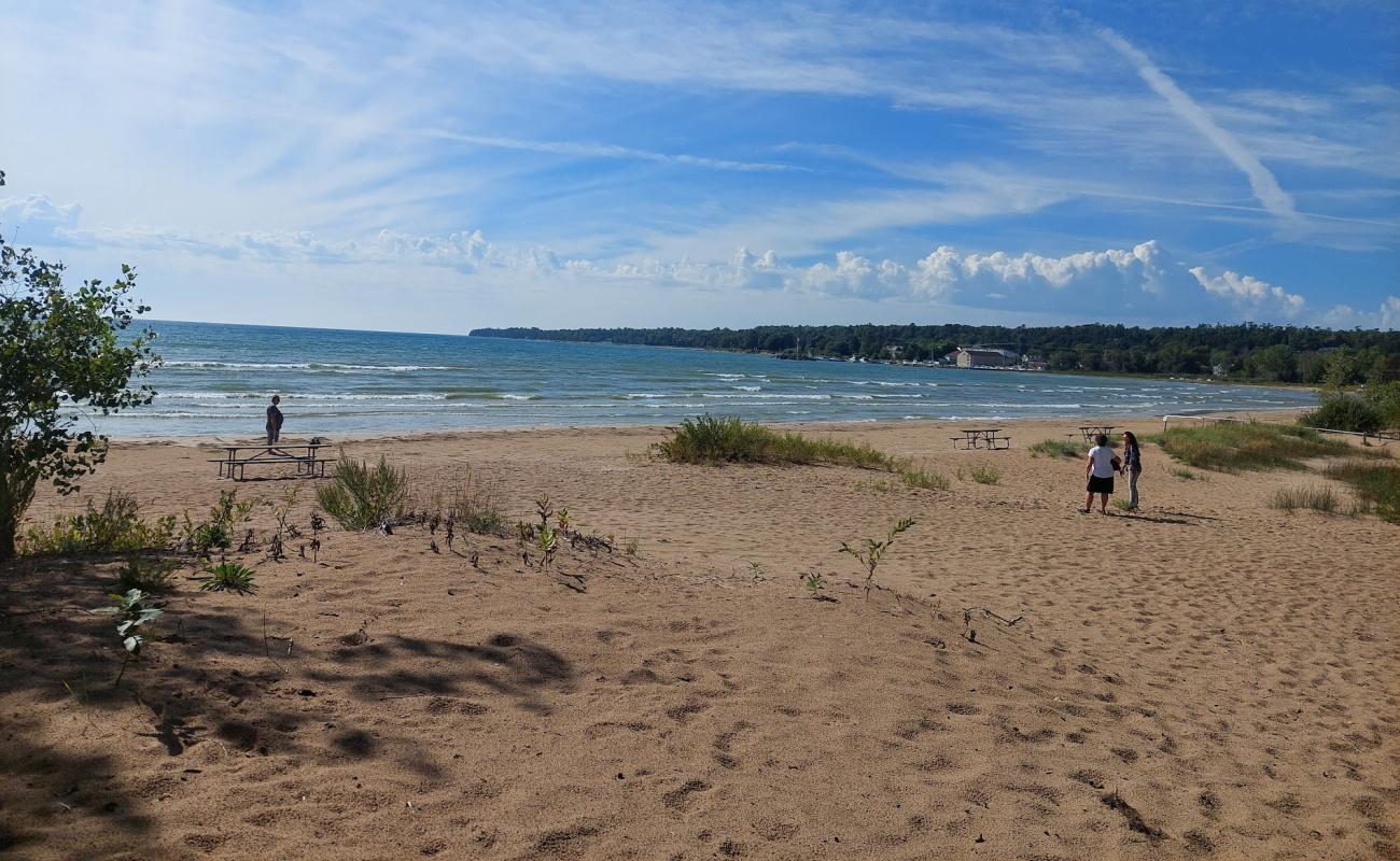 Foto af Baileys Harbor Beach med lys sand overflade