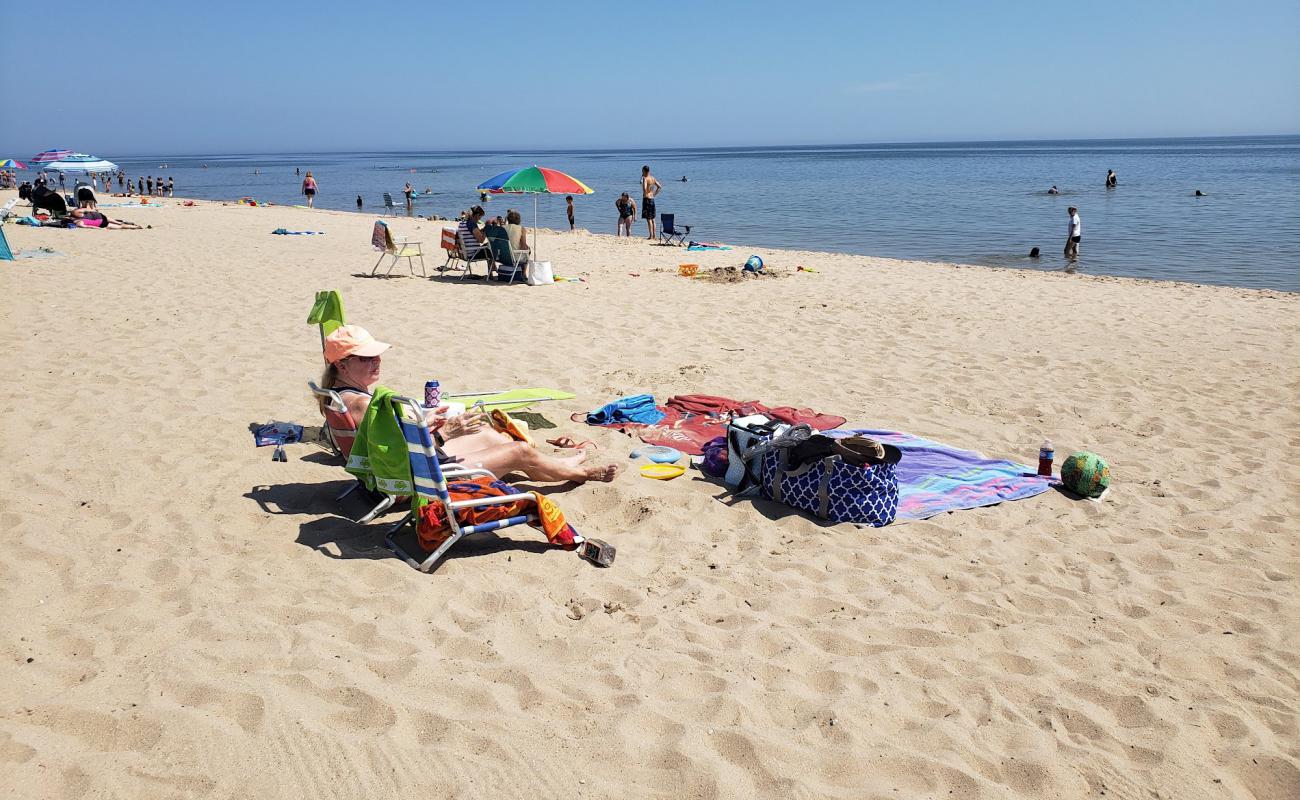 Foto af Neshotah Beach med lys sand overflade