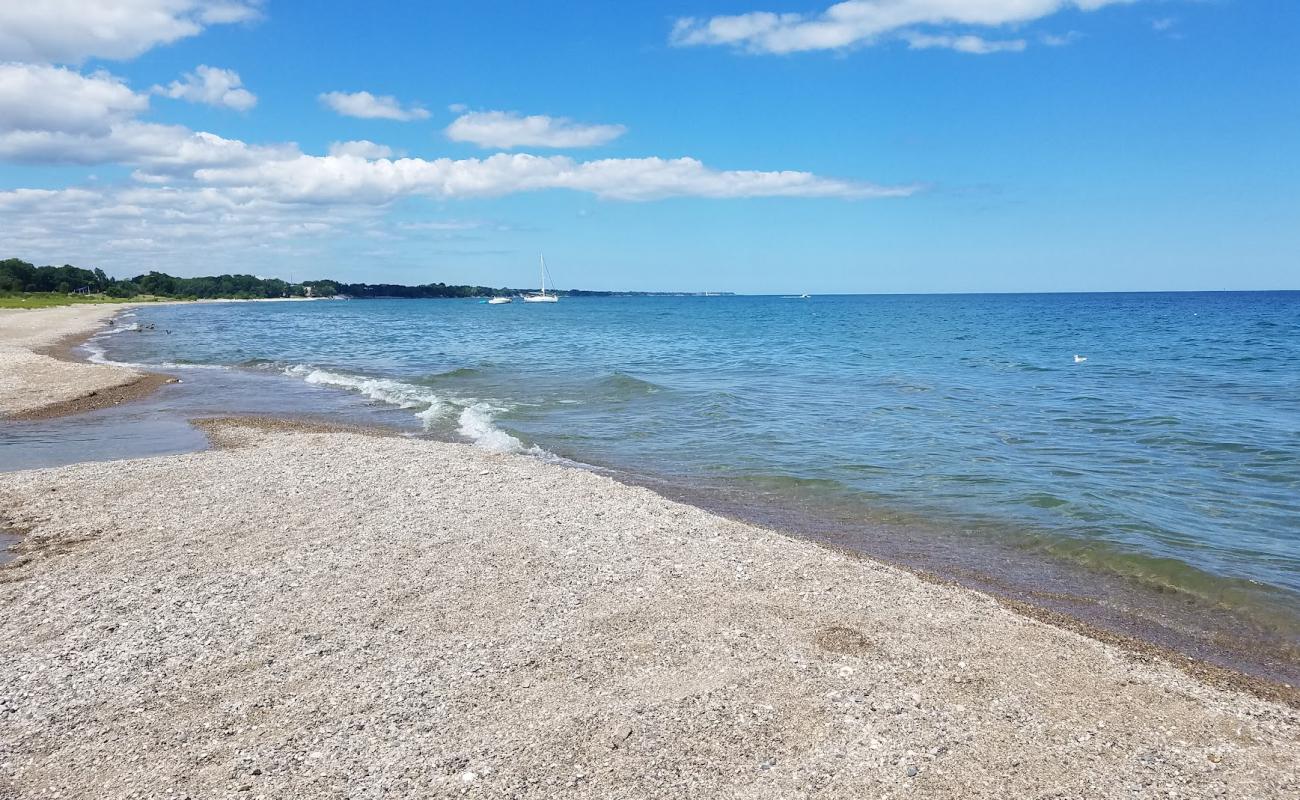 Foto af Alford Beach med gråt sand og sten overflade