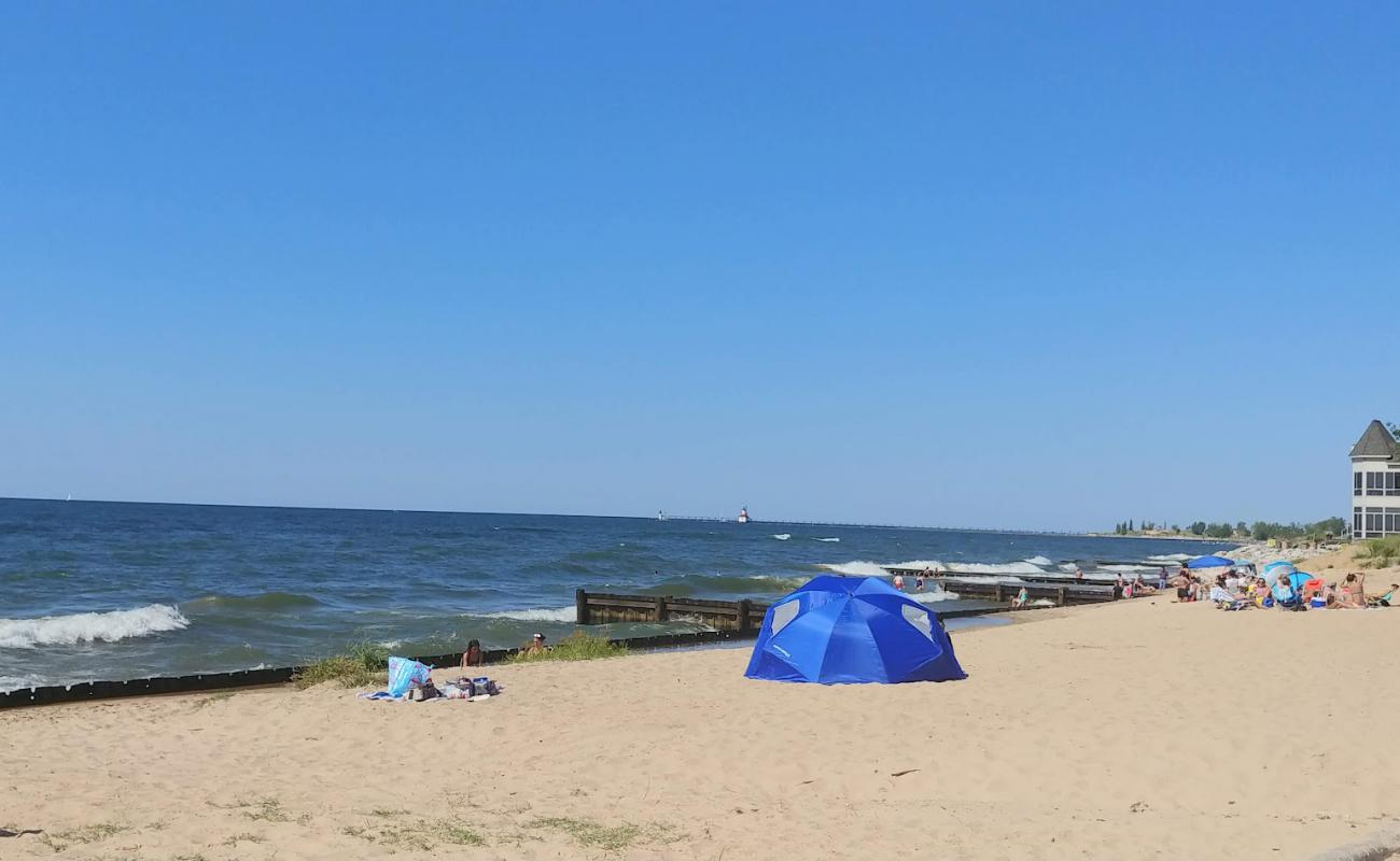 Foto af Lions Park Beach med lys sand overflade