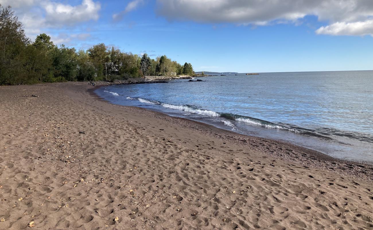 Foto af Knife River Marina Beach med brun fin sten overflade