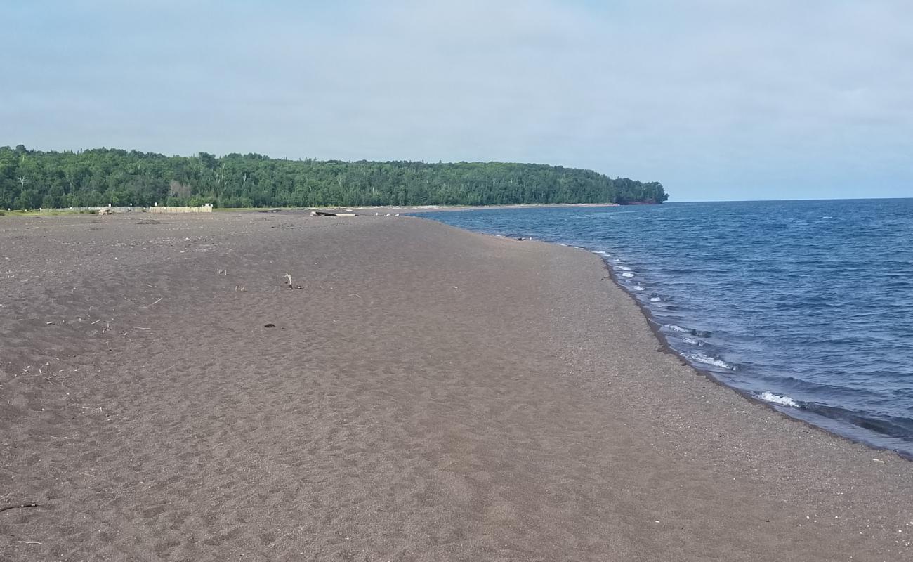 Foto af Breakers Beach med grå sand overflade