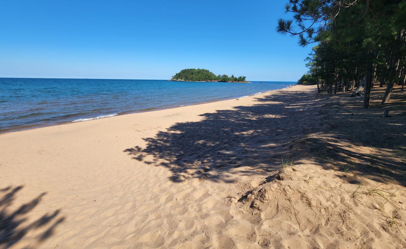 Foto af Little Presque Beach med lys sand overflade