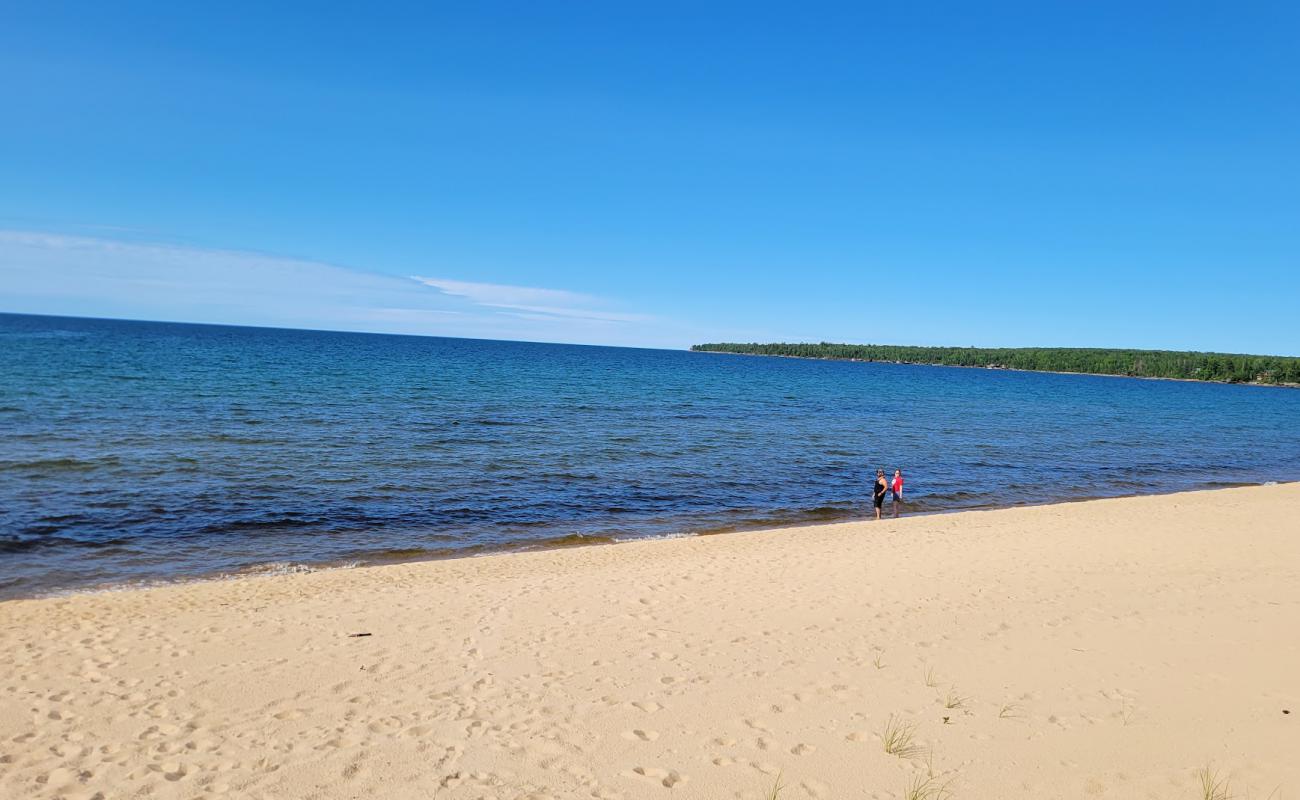 Foto af Sandy Public Beach med lys sand overflade